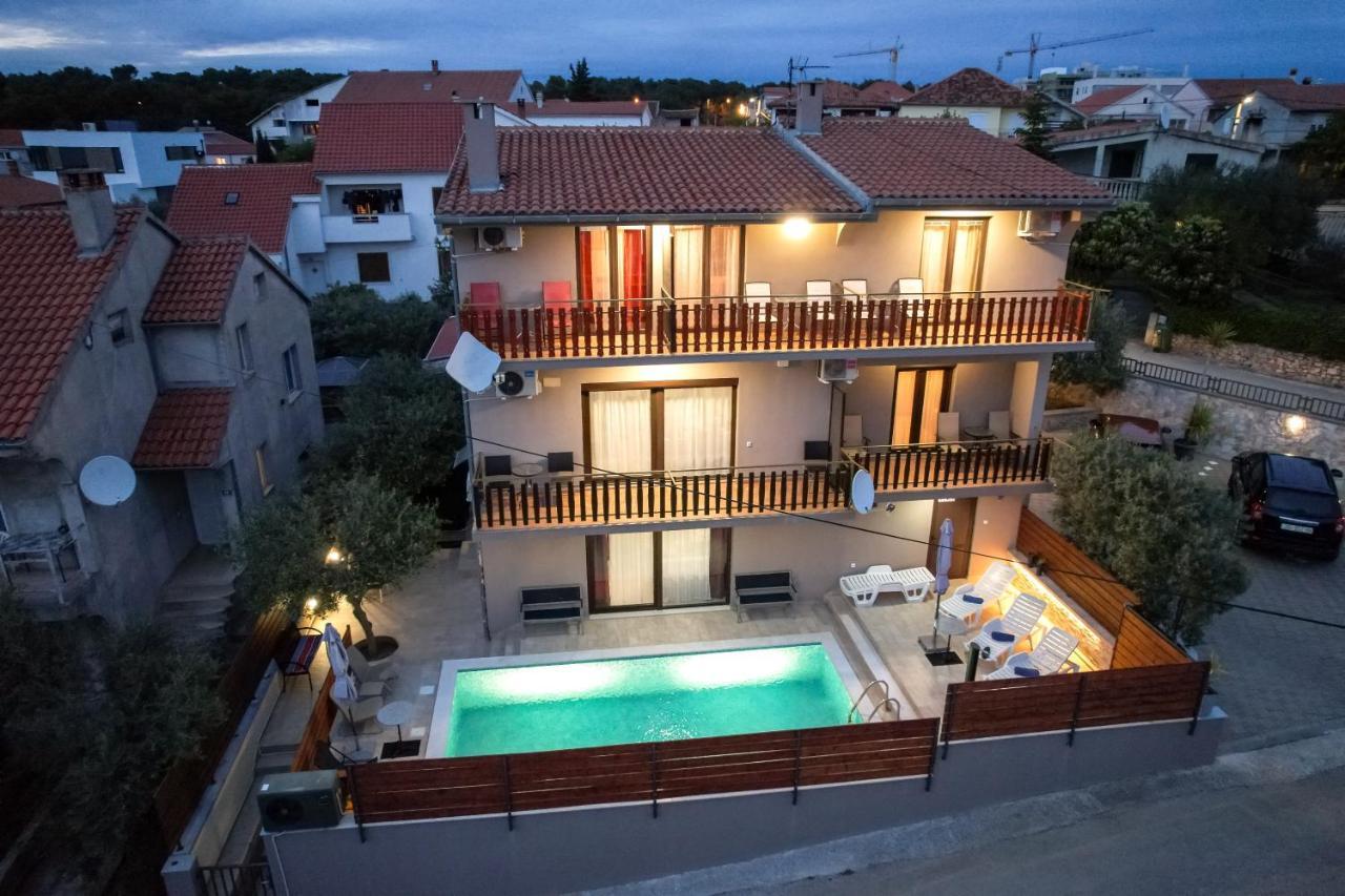 Pool Apartments Julia Задар Екстериор снимка
