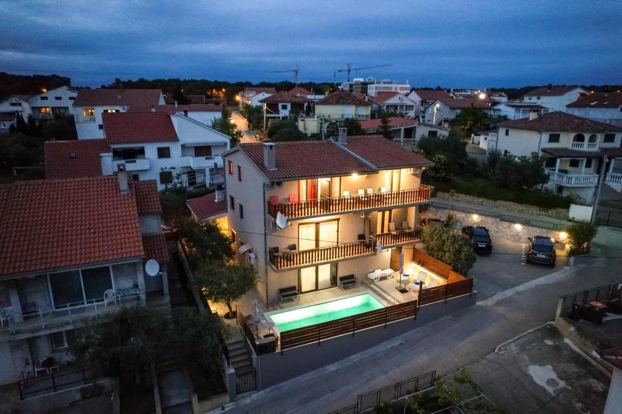 Pool Apartments Julia Задар Екстериор снимка