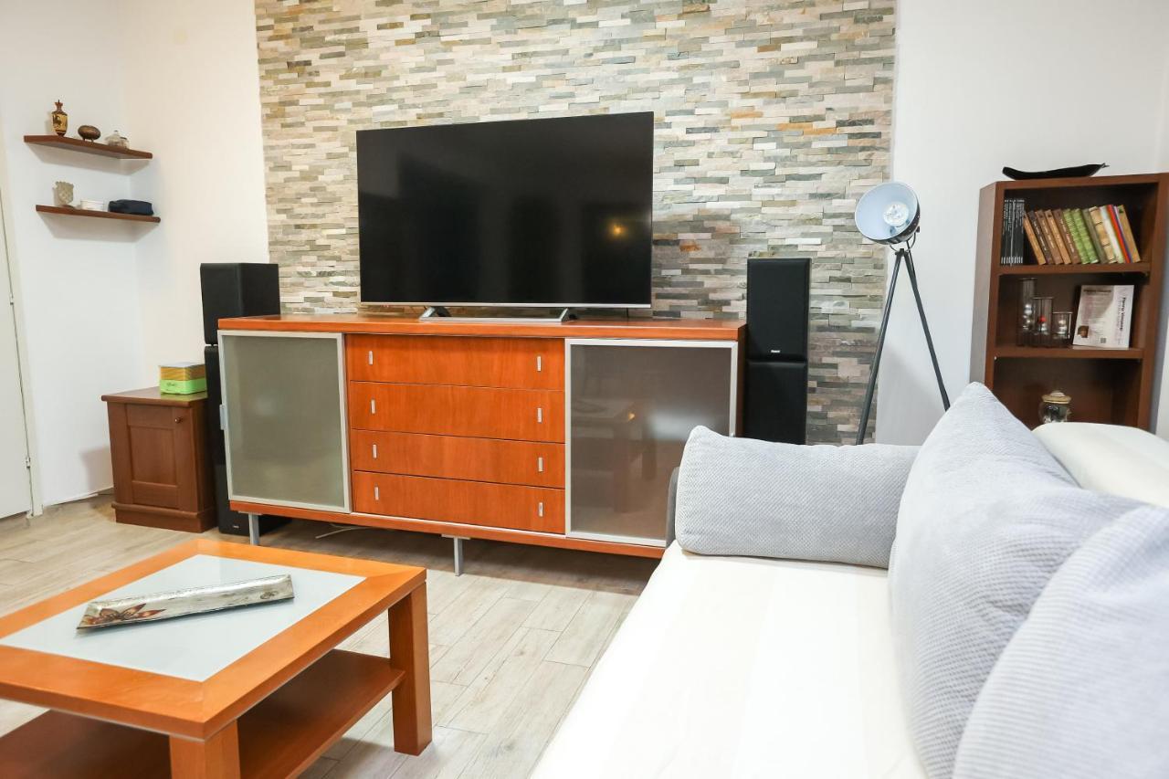 Pool Apartments Julia Задар Екстериор снимка