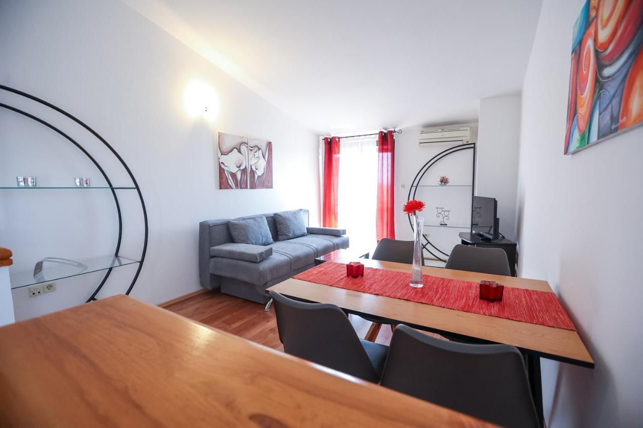 Pool Apartments Julia Задар Екстериор снимка
