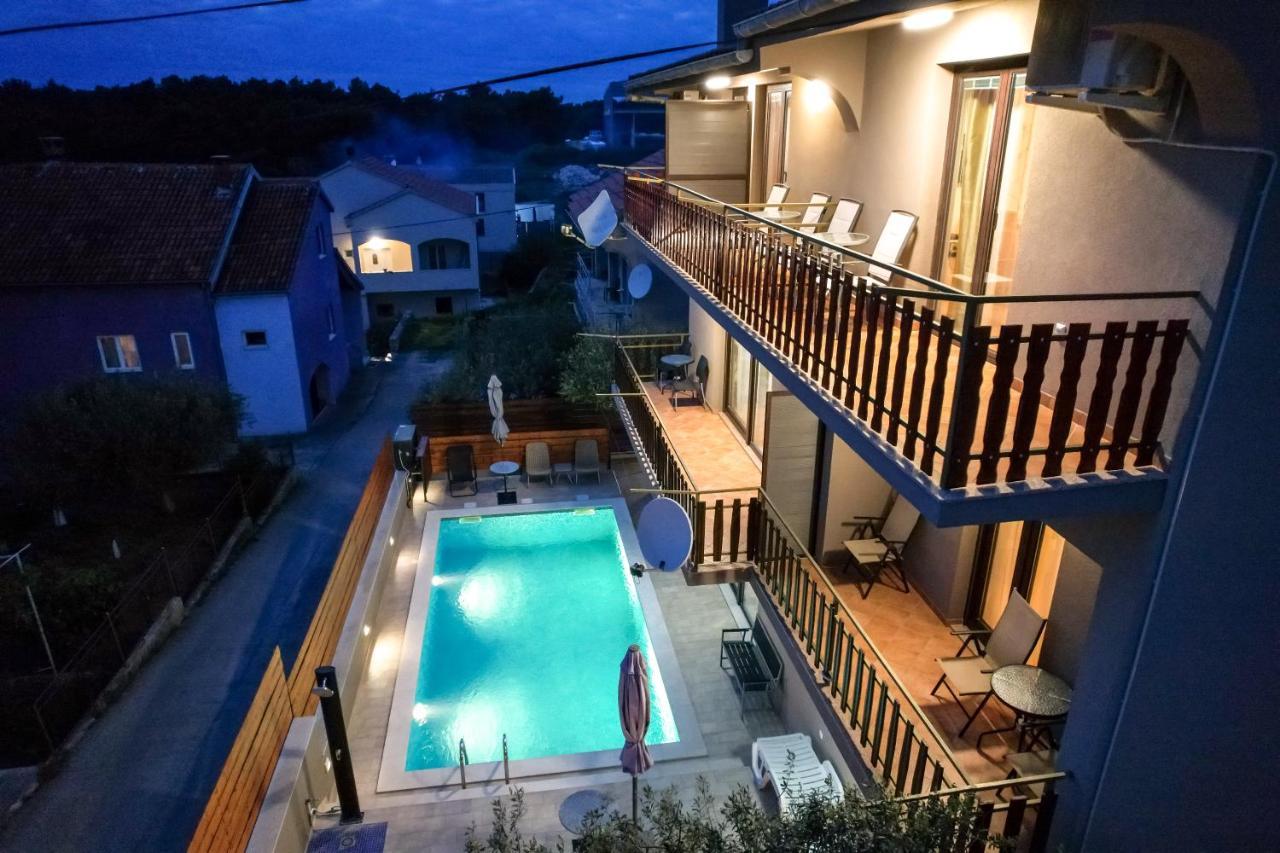 Pool Apartments Julia Задар Екстериор снимка