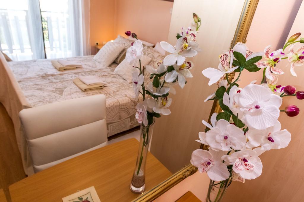 Pool Apartments Julia Задар Екстериор снимка